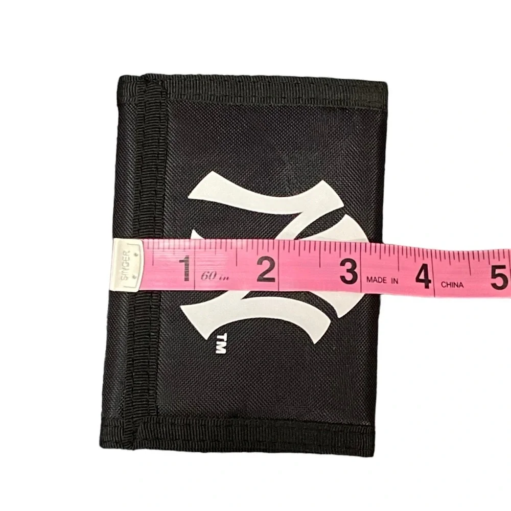 Official MLB Yankees Nylon Tri-fold Wallet. NWOT